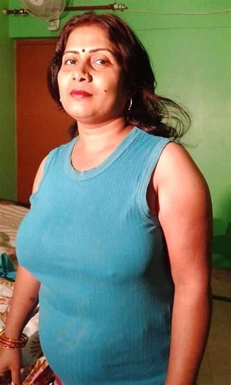 indian aunty huge boobs nude|Indian aunty big boobs porn photos